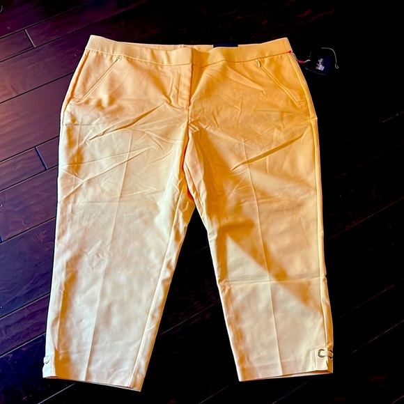 Rafaela curvy women’s capris - Picture 1 of 9